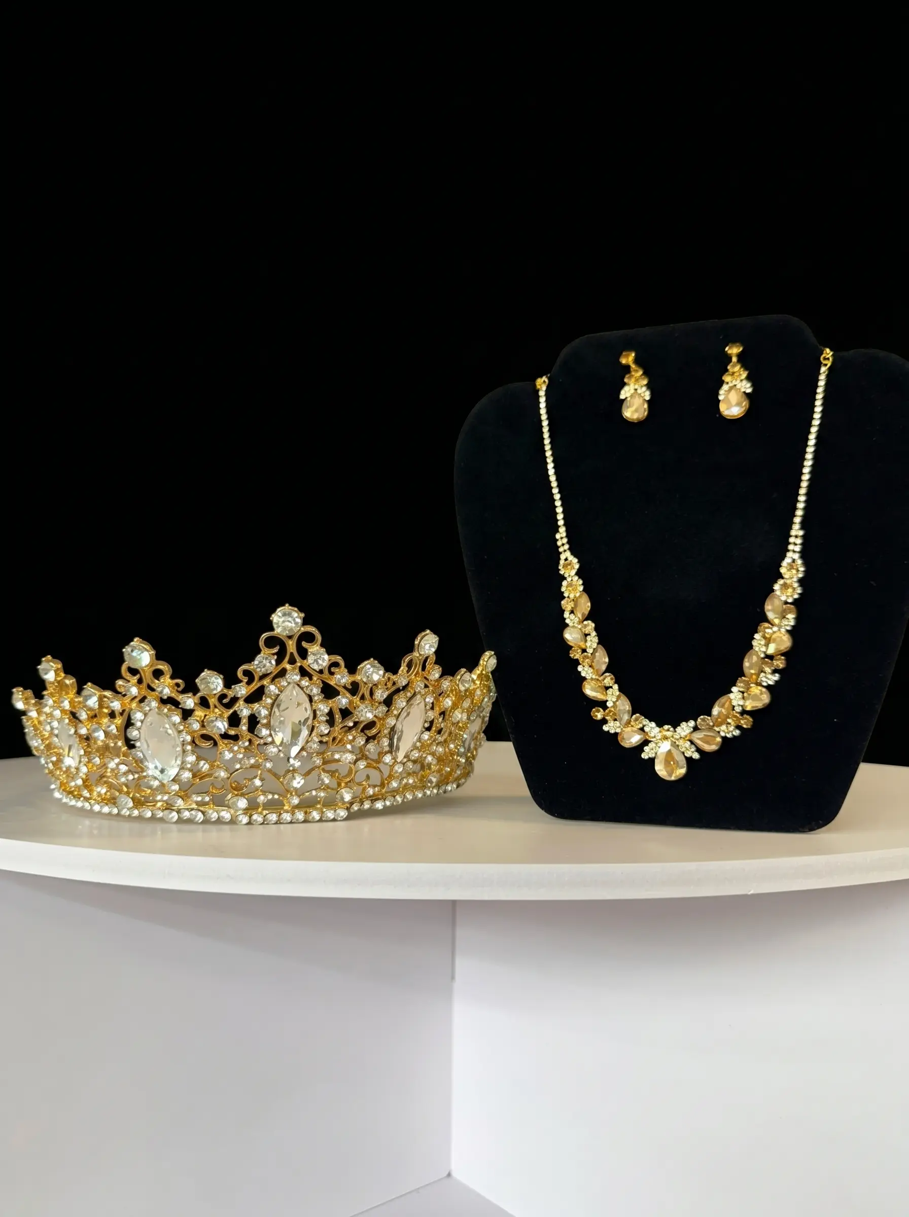 Crown and jewelry styling alternate